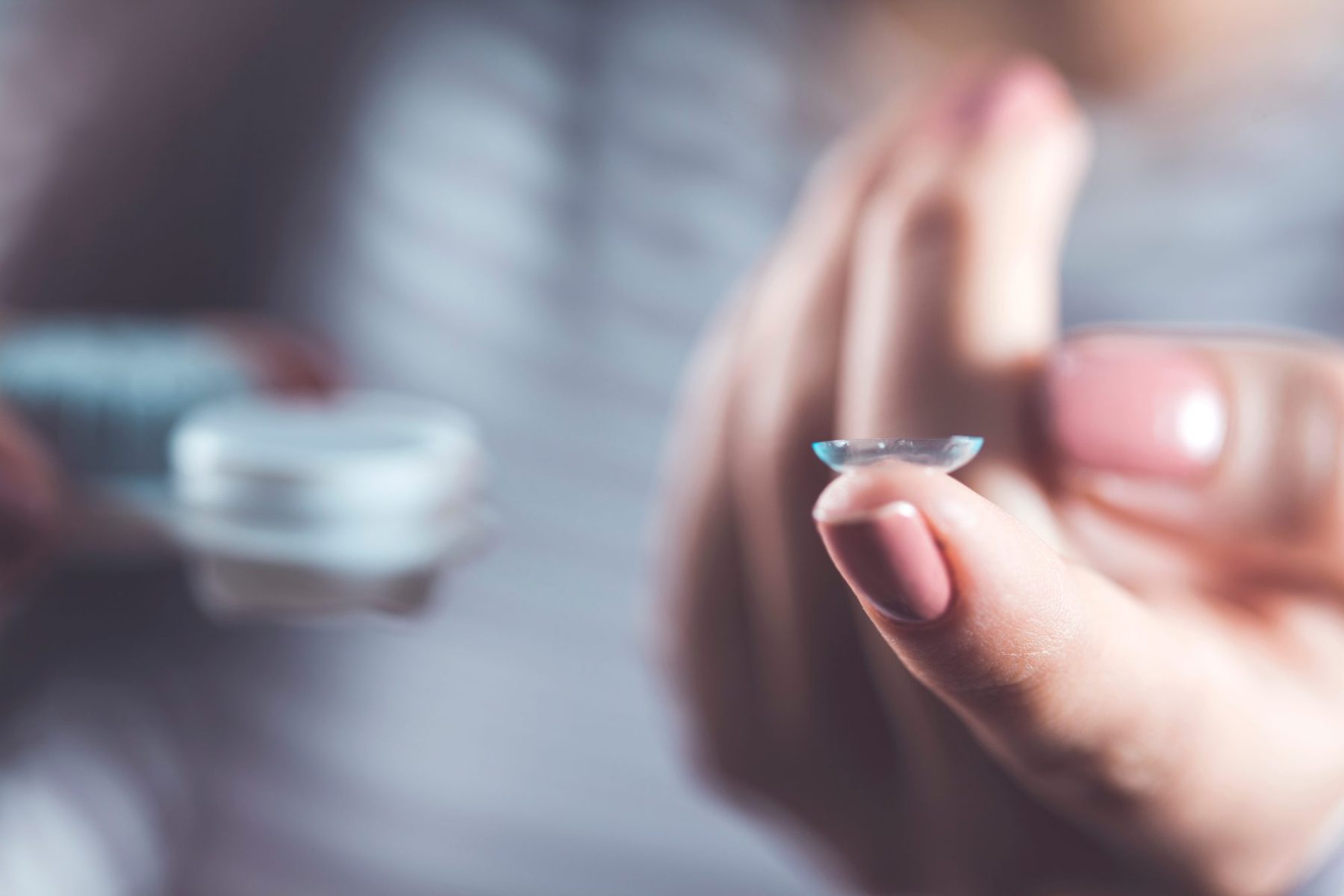 Say Goodbye to Contact Lens Discomfort With These 5 Expert Tips